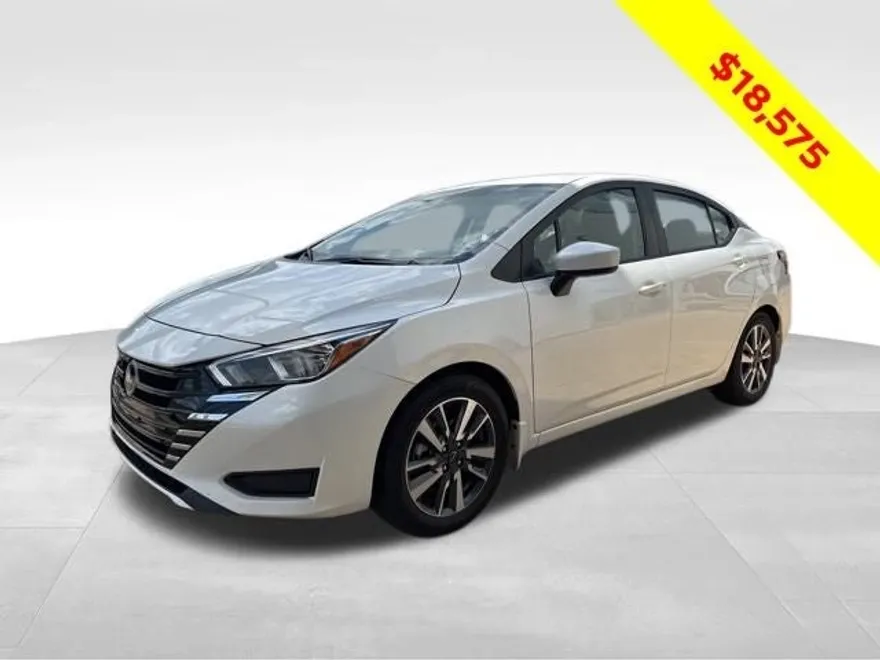 2023 Nissan Versa 1.6 SV photo 1