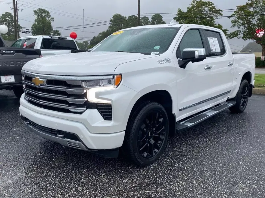 2024 Chevrolet Silverado 1500 High Country photo 1
