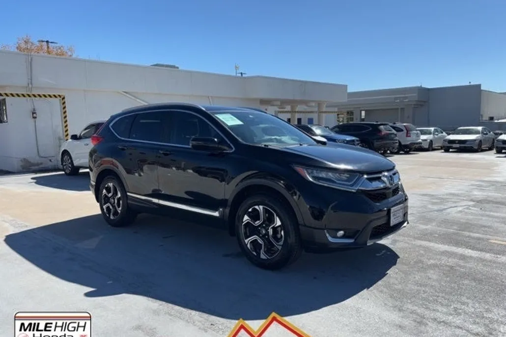 2017 Honda CR-V Touring photo 1
