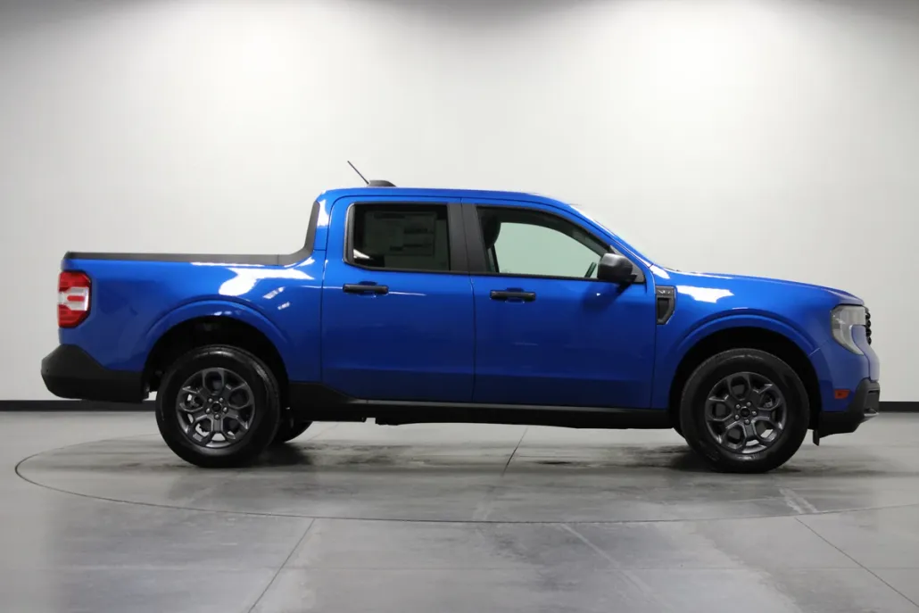 2025 Toyota RAV4 XLT photo 1