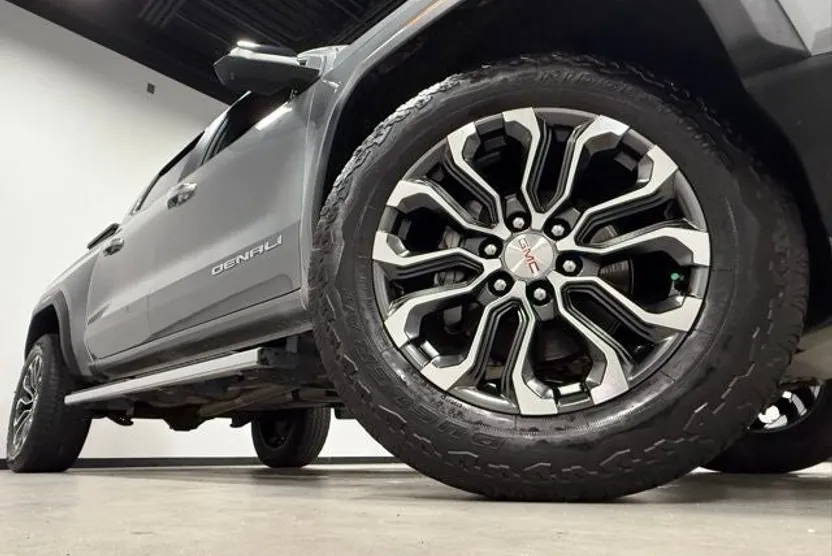 2023 Gmc Canyon Denali photo 1