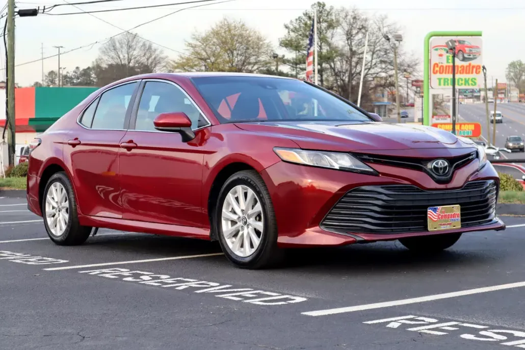 2019 Toyota Camry LE photo 1