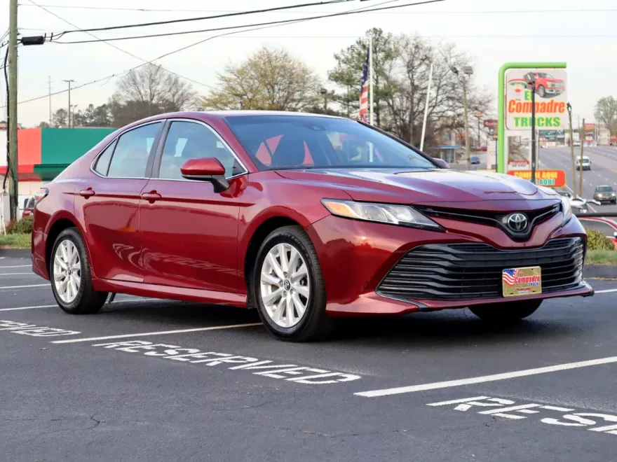 2019 Toyota Camry LE photo 1