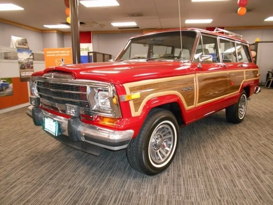 1991 Jeep Grand Wagoneer photo 1