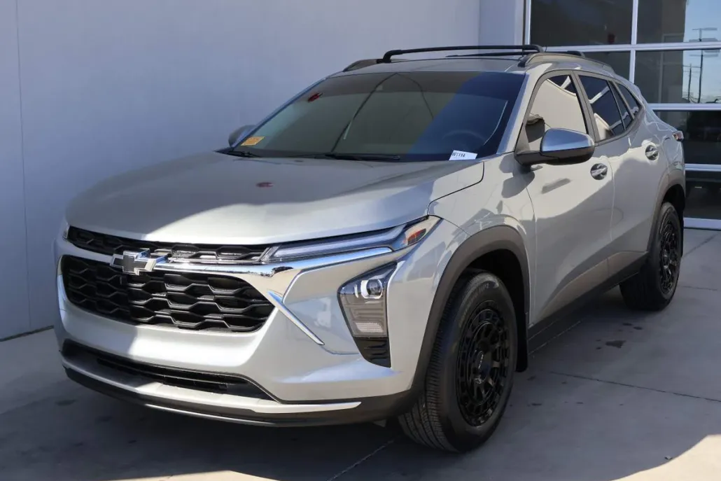 2024 Chevrolet Trax LT photo 1