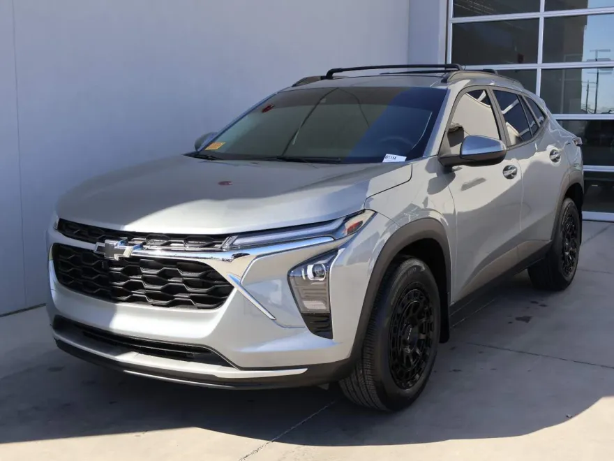 2024 Chevrolet Trax LT photo 1