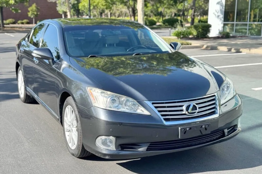 2011 Lexus ES 350 Base photo 1