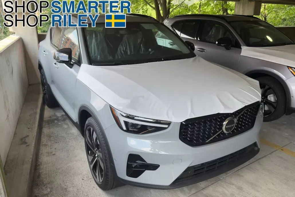 2026 Volvo XC40 photo 1