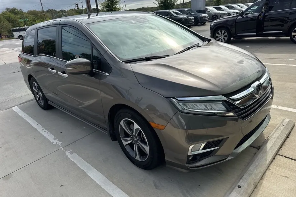 2019 Honda Odyssey Touring photo 1