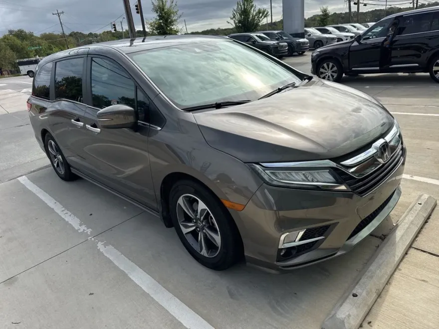 2019 Honda Odyssey Touring photo 1