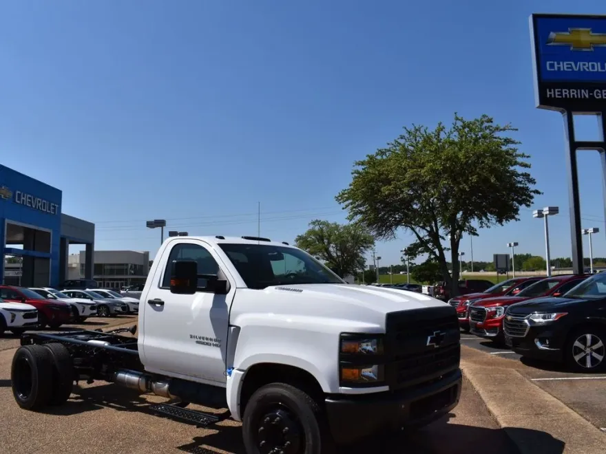 2024 Chevrolet Silverado 4500HD Work Truck photo 1