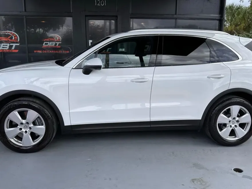 2022 Porsche Cayenne Base photo 1