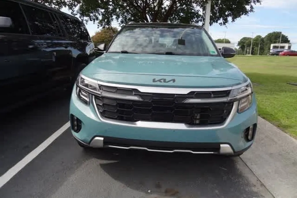 2024 Kia Seltos SX photo 1