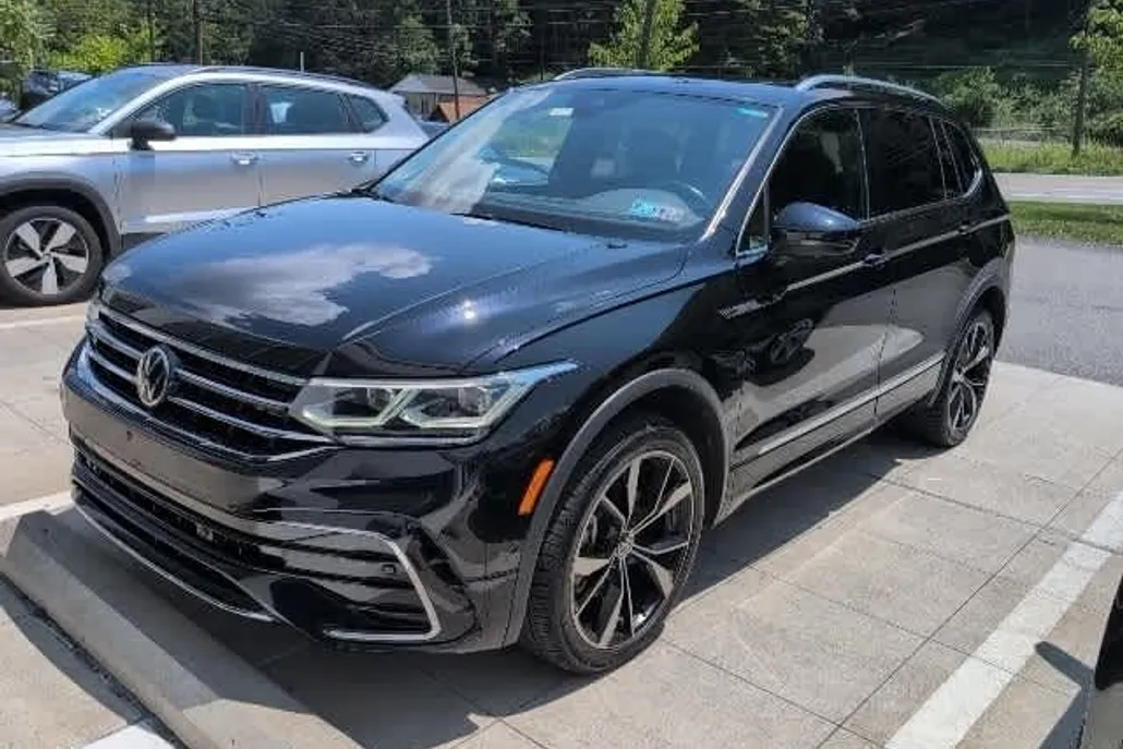 2023 Volkswagen Tiguan SEL R-Line Black photo 1