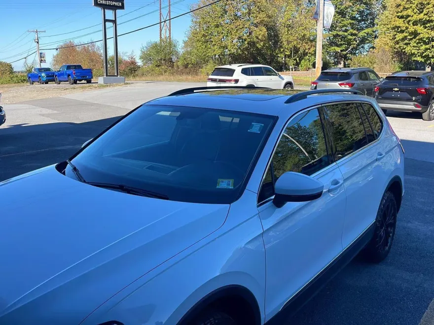 2020 Volkswagen Tiguan SE photo 1
