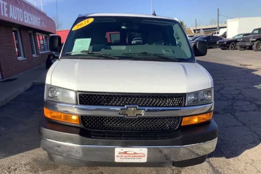 2021 Chevrolet Express LT 3500 photo 1