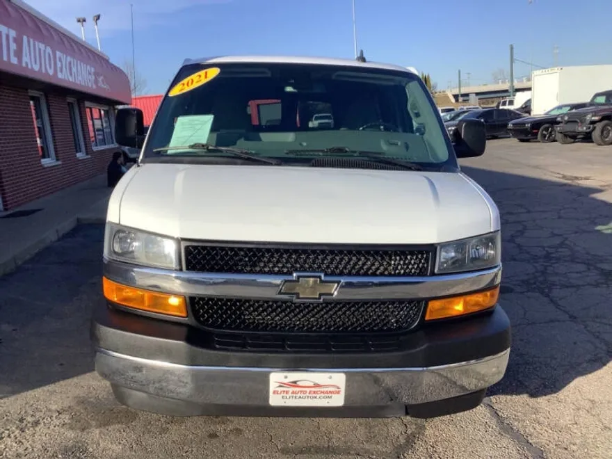 2021 Chevrolet Express LT 3500 photo 1