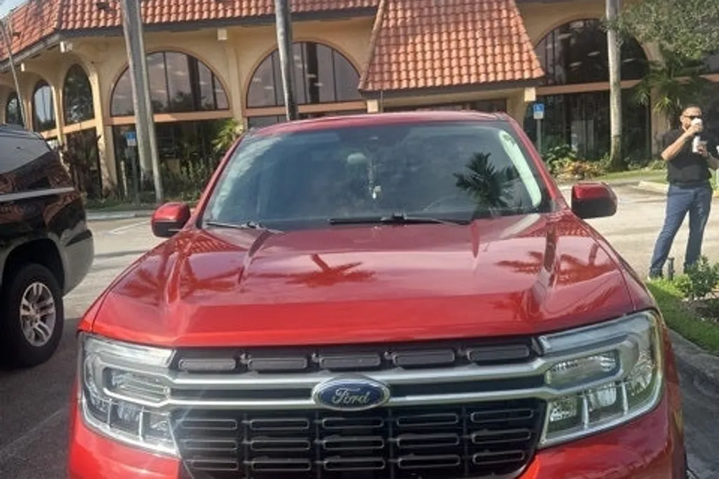2022 Ford Maverick Lariat photo 1