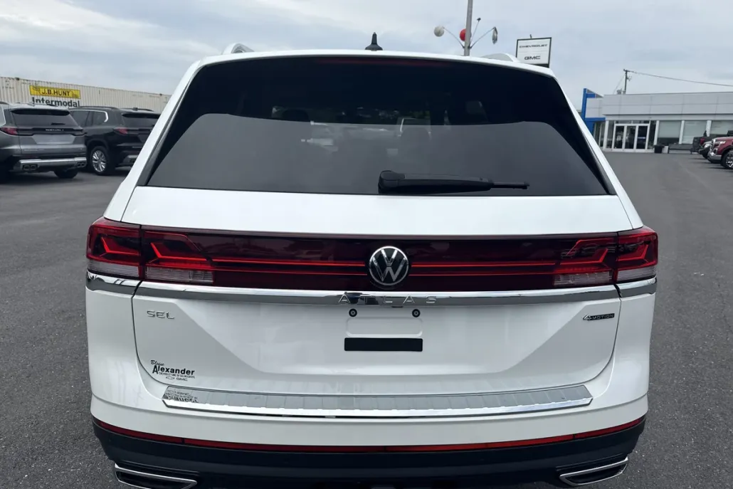 2024 Volkswagen Atlas SEL photo 1