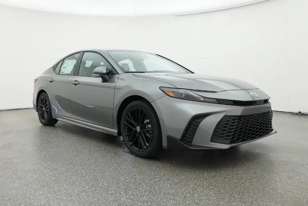 2026 Toyota Camry SE photo 1