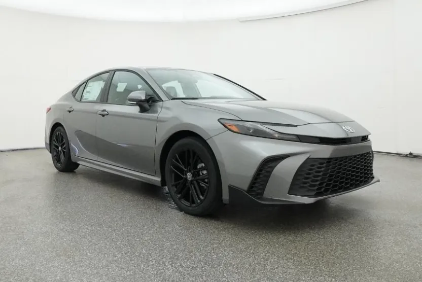 2026 Toyota Camry SE photo 1