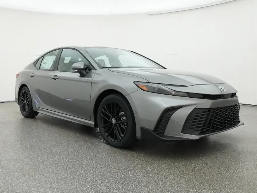 2026 Toyota Camry SE photo 1