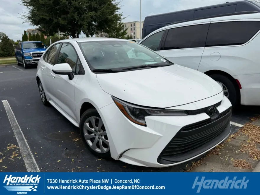 2023 Toyota Corolla LE photo 1