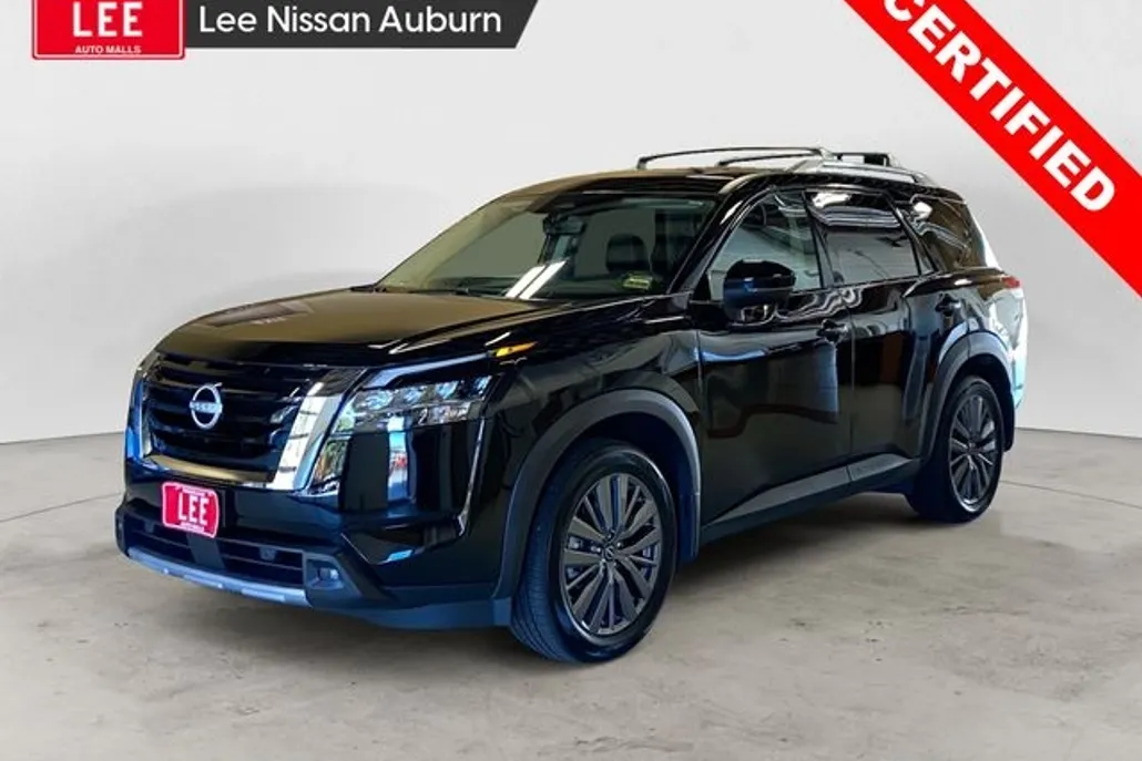 2024 Nissan Pathfinder SL photo 1