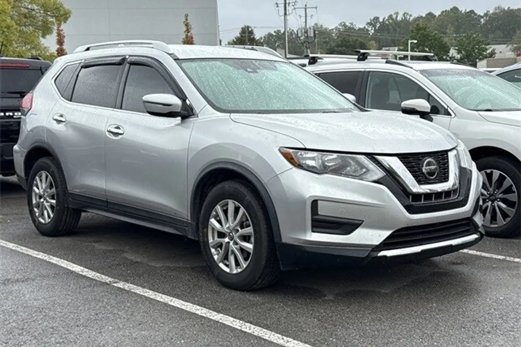 2020 Nissan Rogue SV photo 1