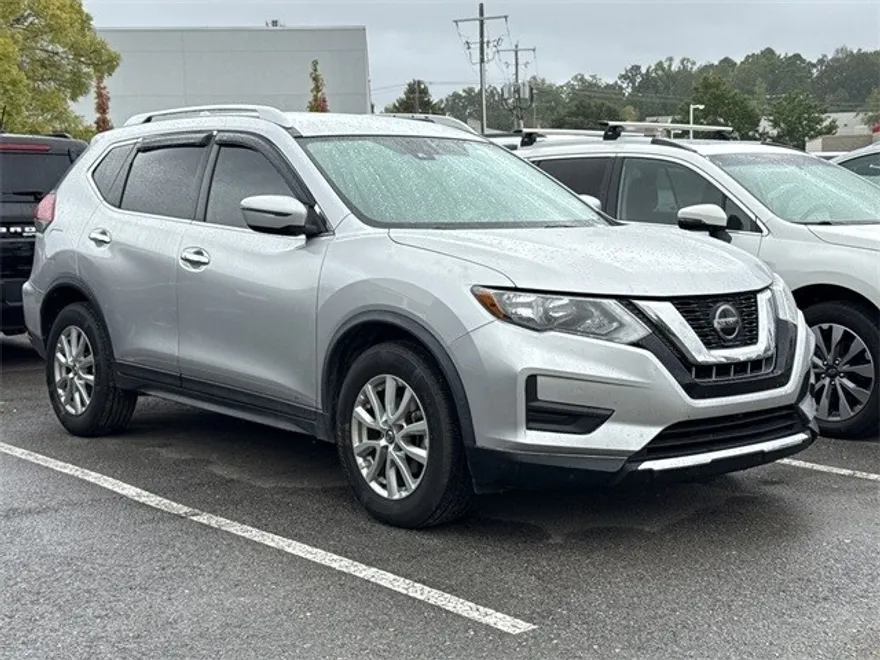 2020 Nissan Rogue SV photo 1