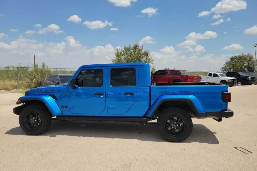 2024 Jeep Gladiator Texas Trail photo 1