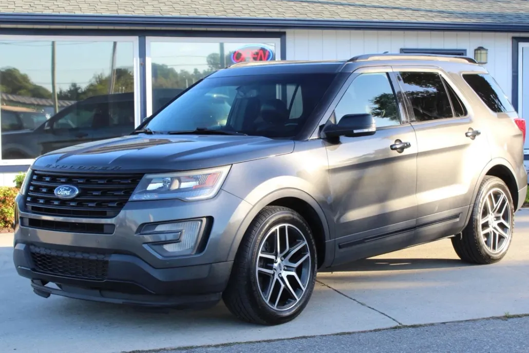 2017 Ford Explorer Sport photo 1