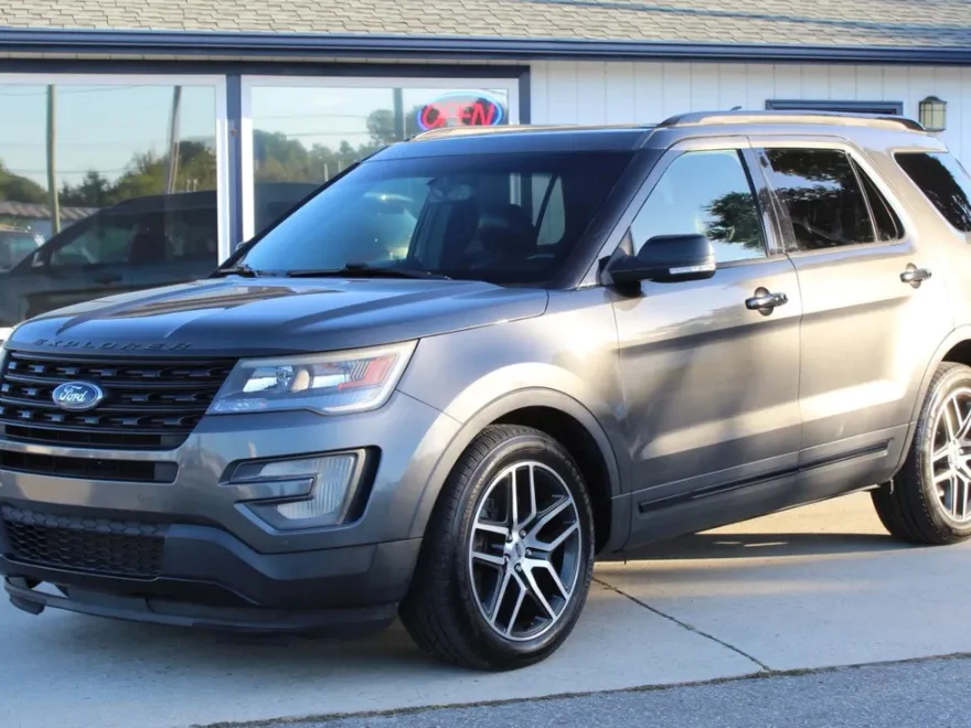 2017 Ford Explorer Sport photo 1