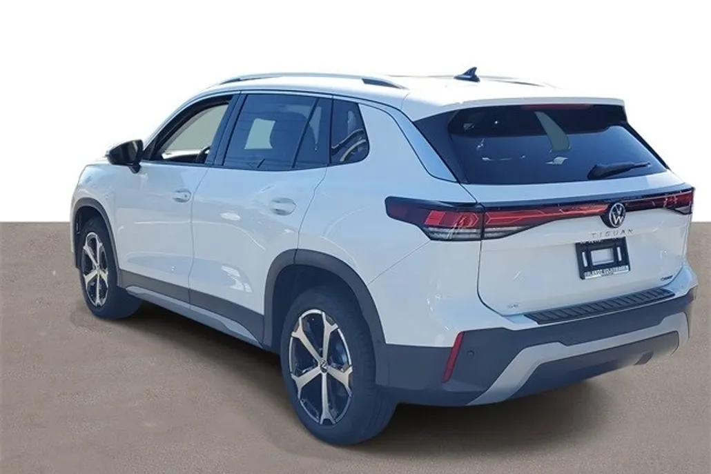 2025 Volkswagen Tiguan SE photo 1