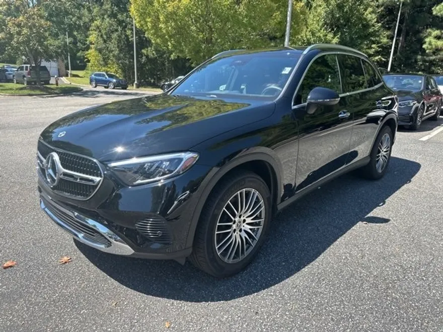 2025 Mercedes Benz GLC 300 photo 1