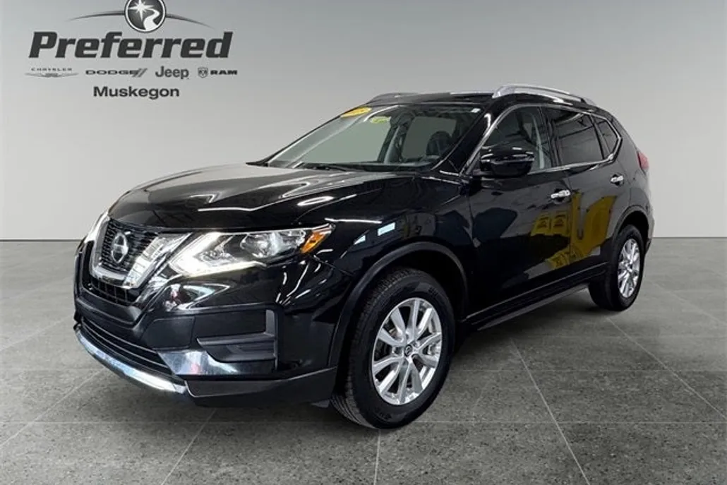 2018 Nissan Rogue SV photo 1
