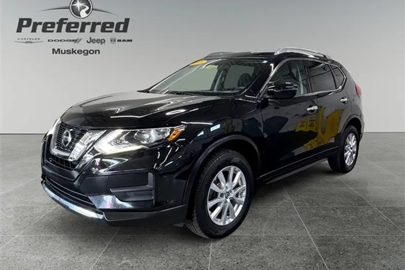 2018 Nissan Rogue SV photo 1