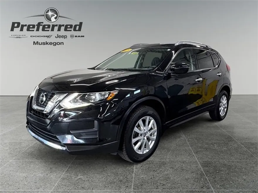 2018 Nissan Rogue SV photo 1