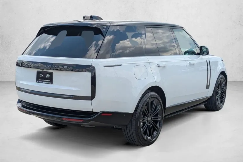 2025 Land Rover Range Rover SE photo 1