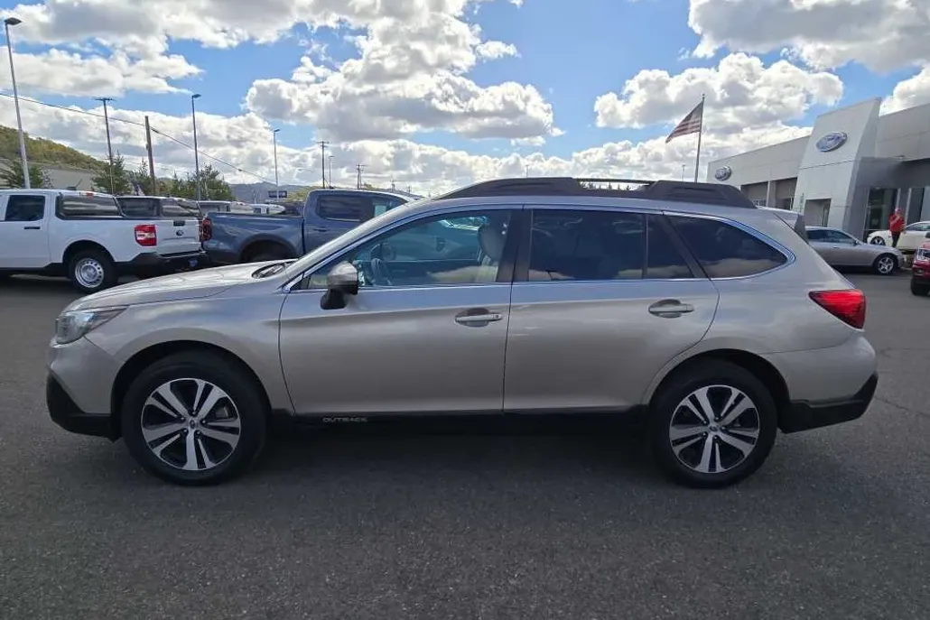 2019 Subaru Outback Limited photo 1