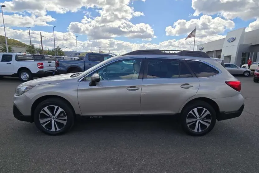 2019 Subaru Outback Limited photo 1