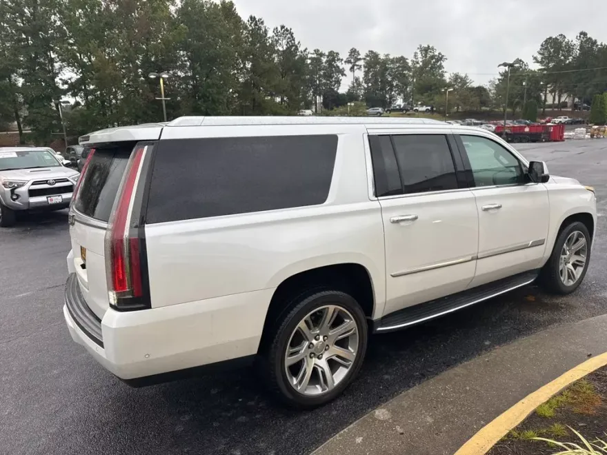 2019 Cadillac Escalade ESV Luxury photo 1