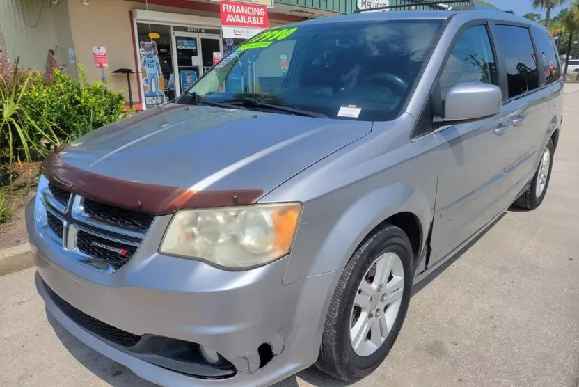 2013 Dodge Grand Caravan Crew photo 1