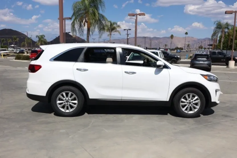 2019 Kia Sorento LX photo 1
