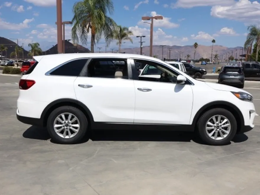 2019 Kia Sorento LX photo 1