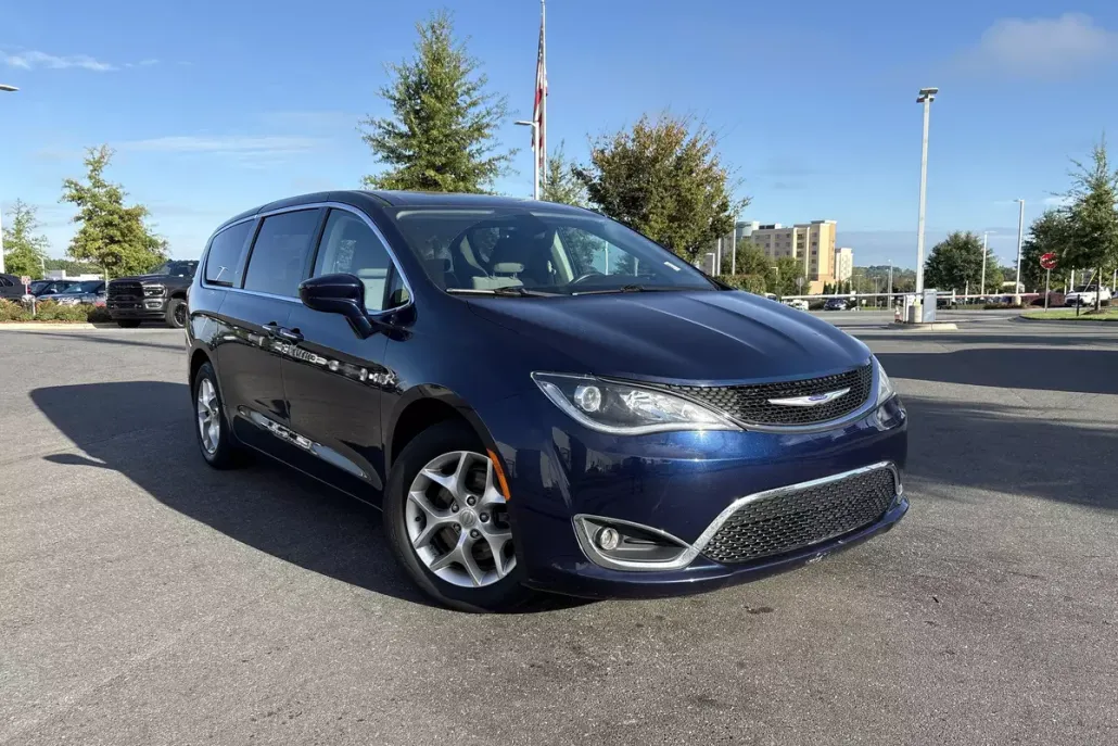2019 Chrysler Pacifica Touring Plus photo 1
