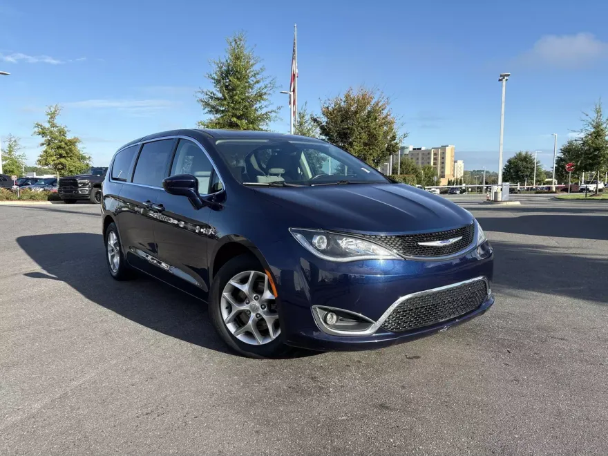 2019 Chrysler Pacifica Touring Plus photo 1