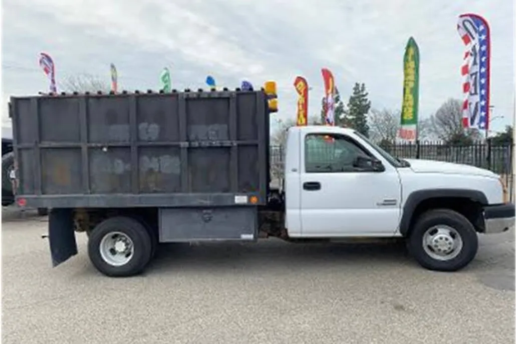 2004 Chevrolet Silverado 3500HD Work Truck photo 1
