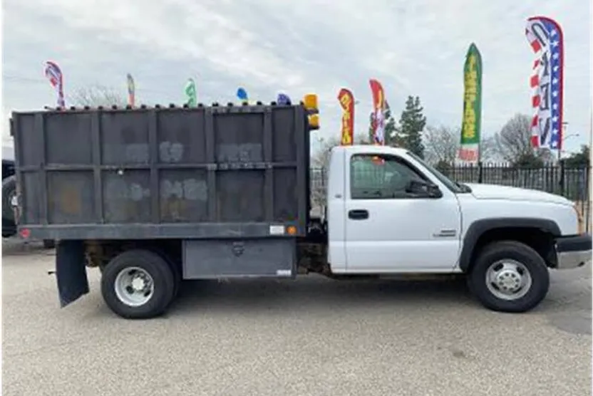 2004 Chevrolet Silverado 3500HD Work Truck photo 1
