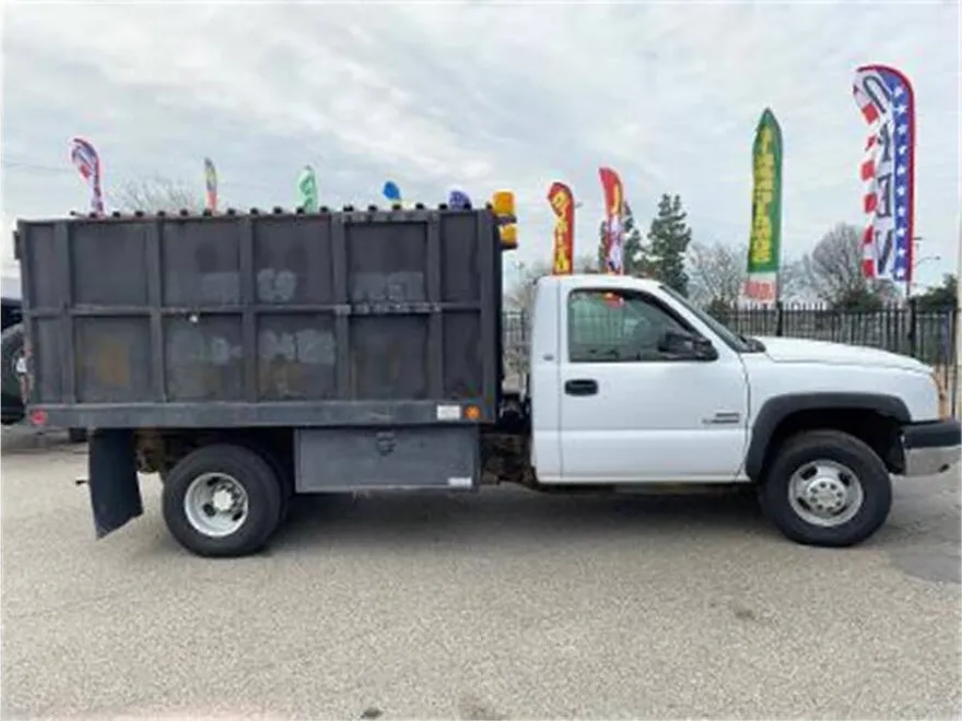 2004 Chevrolet Silverado 3500HD Work Truck photo 1